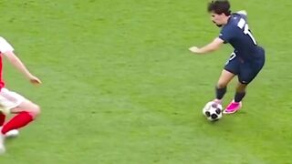 Lihat duel ini baik-baik. Di sinilah pertandingan sebenarnya dimenangkan.