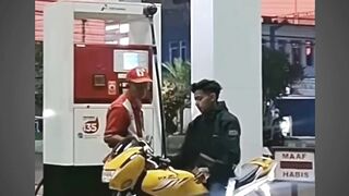 salaman dulu gak ci #MemeLucu