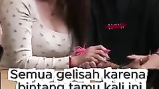 Klik [Vidio Asli] Bokep 1vs3 demi ipon 17 promx Madura 1vs 3 demi iPhone 17 Bokep santri demi iphone 17 pro 2