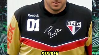 Bukan striker, bukan gelandang, tapi koleksi golnya ngalahin penyerang murni! ????⚽️