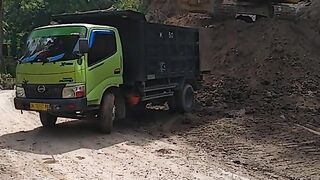 High Productivity, Excavator KOMATSU PC210 Supports Road Widening Works