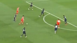 PSG kasih 1 meter ruang, Olise kasih hukuman