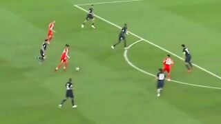 PSG kasih 1 meter ruang, Olise kasih hukuman.