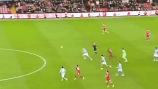 Di penghujung babak kedua, Rayan Cherki berhasil cetak gol, namun gol itu dianulir karena Dominik Szoboszalai melanggar Erling Haaland.
