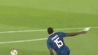 Ibrahima Konaté mengalami kesulitan saat Prancis takluk 1-2 dari Pantai Gading di laga persahabatan.