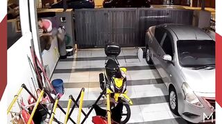 Aksi Maling Pakaian Dalam Terekam CCTV, Warga Diminta Lebih Waspada!