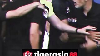 dua pelatih