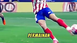 Sepak bola bukan sekadar permainan atau bisnis