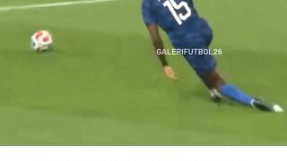 Ibrahima Konaté telah membangun reputasi sebagai salah satu bek paling tangguh di generasinya