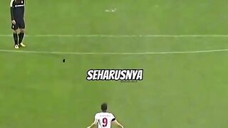 5 Gol free kick dari jarak mustahil!????