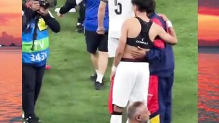 lamine yama take a picture after match