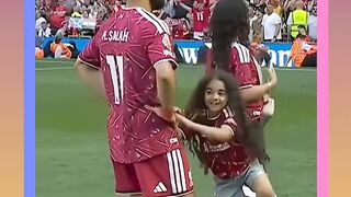 Intip momen mengharukan Mohamed Salah di stadion kebanggaan Liverpool
