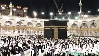 The night prayer is being read at Kaaba.