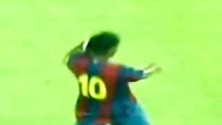 Aksi Memukau Pesepak Bola Dunia!