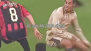 Aksi Memukau Pesepak Bola Dunia! 26