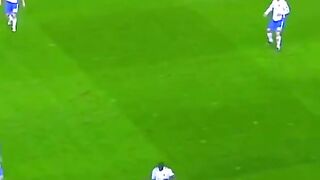 Aksi Memukau Pesepak Bola Dunia! 27