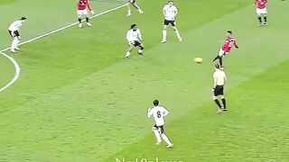 Aksi Memukau Pesepak Bola Dunia! 32