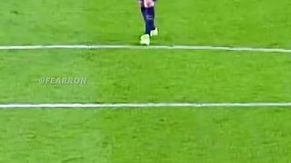 Aksi Memukau Pesepak Bola Dunia! 34