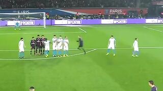 Di Maria melengkungkan bola dengan sempurna! ????⚽ GOLBOS