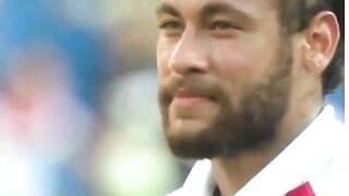 Neymar di Paris Saint-Germain adalah babak paling menghibur dan kacau dalam sejarah sepak bola profesional di Ligue 1
