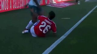 Cancelo Kesurupan Prime Ronaldo