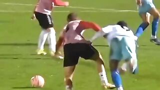 Bola Perusak Pertemanan????5 Momen Pemain Saling Rebutan Bola????