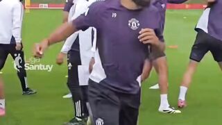 Inilah Mobil Yang Digunakan Pemain United Pergi Latihan (Mobil Cunha).???????? 3