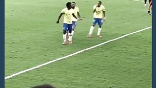 Alasan Raphinha marah-marah pada Vini