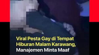 sejumlah pria muda bermesraan di Karawang Theatre Night Mart