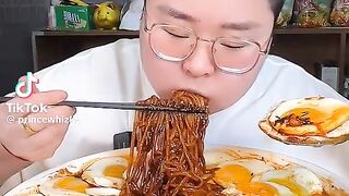 Spicy noodle with egg