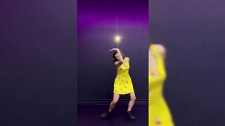 Indian Girl Noorin Sha Dance 22