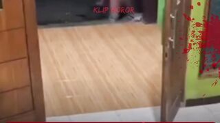 Detik-detik Sosok Putih Melayang