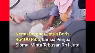 Seorang nenek penjual siomai keliling menemukan dompet warga