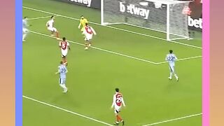 Aksi penyelamatan krusial David Raya di laga Derby London Utara