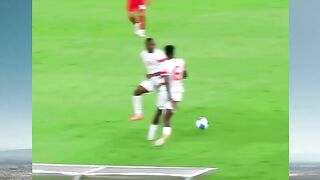 Kirain mau diumpan, ternyata gocekannya bikin bek lawan kena mental! ????⚽️