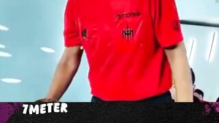 ???? Wasit sepak bola terbaik sepanjang masa (GOAT).