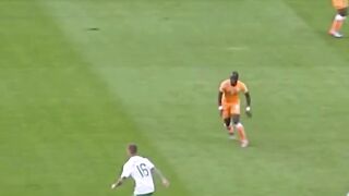Pada Piala Dunia 2010, Cristiano Ronaldo hampir menciptakan momen ikonik saat Portugal menghadapi Pantai Gading.