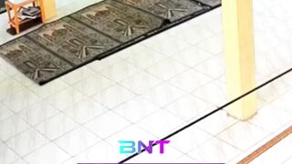 Agak Laen! Pura-Pura Salat, Maling Kotak Amal Ini Malah Pamer Jurus Guling-Guling Pas Sujud