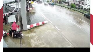 ???? SOPIR PIKAP KABUR DARI RAZIA, TABRAK OJEK ONLINE HINGGA TEWAS!