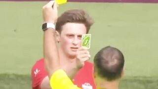 Gimmick Cerdik di Sepak Bola ????