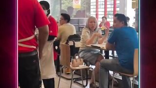 Diajak Makan Seblak Malah ke McD Wanita Ini Ngamuk dan Labrak Pacar di Depan Pengunjung ????????