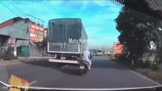 Sekitar pukul 07.20 pada tanggal 13 Juni