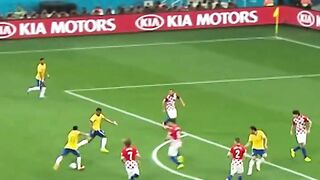 Yang bilang Neymar cuma skill show, lihat gol ini dulu. ???? 3