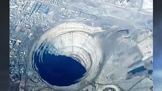 menggali bumi sedalam mungkin, mendekati inti planet