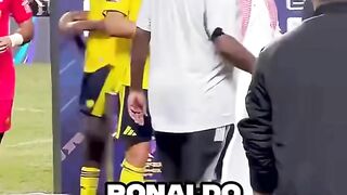 Apakah koleksi trofi CR7 beneran ada 37 atau 34?