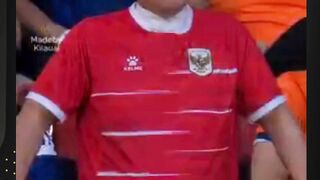 POV: Ketika sesepuh Indonesia berpakaian ala Soekarno nonton Piala Dunia ???????????? 2