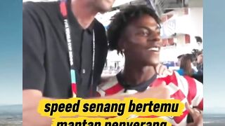 Reaksi Speed ketemu Peter Crouch langsung jadi jomplang banget tingginya! ????