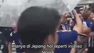 Defenisi selebrasi "tahu diri"