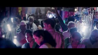 "Puri Family Bani, Ameer Se Gareeb | Hindi Medium (Movie Scene)