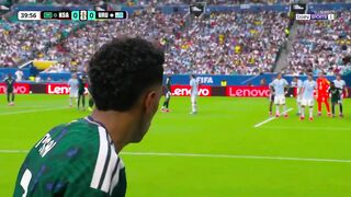 Saat tim butuh penyelamat, Maximiliano Araújo muncul dengan gol penyeimbangnya! ????‍????⚽